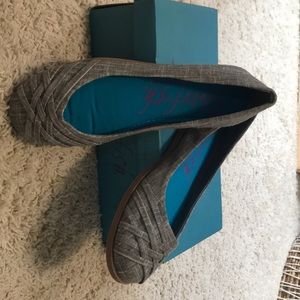 Size 8.5 women’s grey slip on shoes
